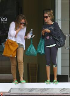 Ashley Tisdale feet photo thumbnail