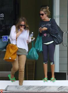 Ashley Tisdale feet photo thumbnail