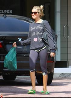 Ashley Tisdale feet photo thumbnail