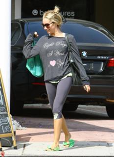 Ashley Tisdale feet photo thumbnail