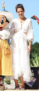 Katie Holmes feet photo thumbnail