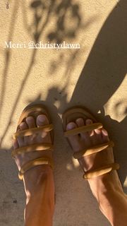 Phoebe Tonkin feet photo thumbnail