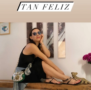 Claudia Lizaldi feet photo thumbnail