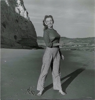 Marilyn Monroe feet photo thumbnail