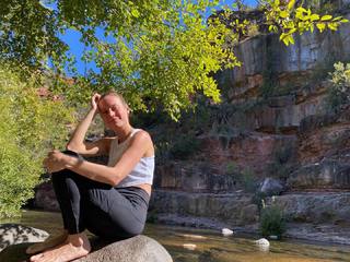 Brie Larson feet photo thumbnail