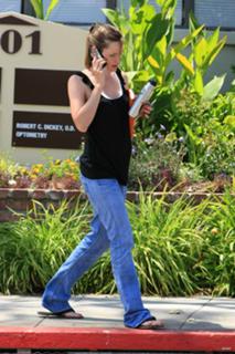 Jennifer Garner feet photo thumbnail
