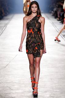 Taylor Hill feet photo thumbnail