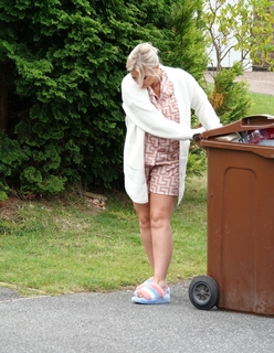 Kerry Katona feet photo thumbnail
