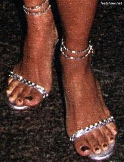 Halle Berry feet photo thumbnail