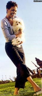 Halle Berry feet photo thumbnail