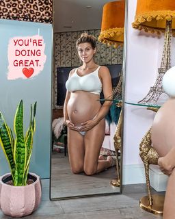 Ashley James feet photo thumbnail