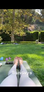 Brooke Burke feet photo thumbnail