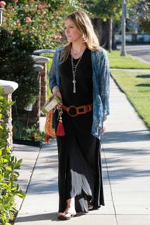 Hilary Duff feet photo thumbnail