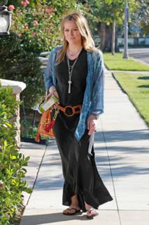 Hilary Duff feet photo thumbnail