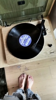 Karolina Pisarek feet photo thumbnail