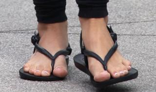 Ashley Tisdale feet photo thumbnail