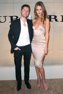 Rosie Huntington-Whiteley feet photo thumbnail
