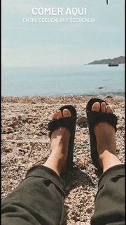 Blanca Suárez feet photo thumbnail