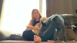 Duygu Özaslan feet photo thumbnail