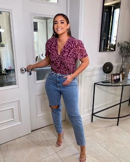 Jacqueline Jossa feet photo thumbnail