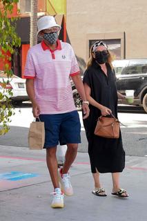 Ellen Pompeo feet photo thumbnail