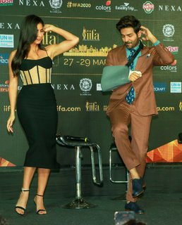 Katrina Kaif feet photo thumbnail