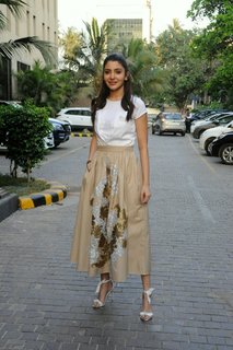Anushka Sharma feet photo thumbnail