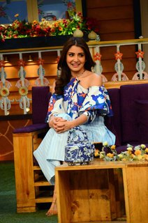 Anushka Sharma feet photo thumbnail