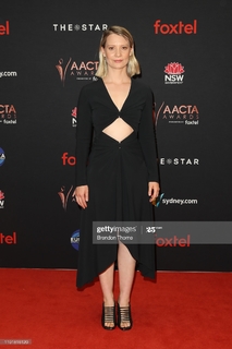 Mia Wasikowska feet photo 3