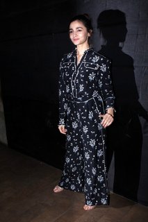 Alia Bhatt feet photo thumbnail