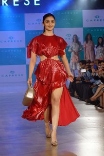 Alia Bhatt feet photo thumbnail