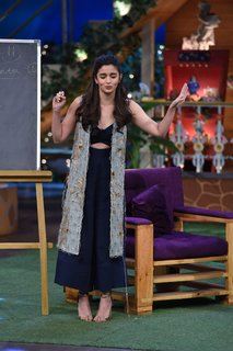 Alia Bhatt feet photo thumbnail