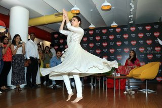 Alia Bhatt feet photo thumbnail