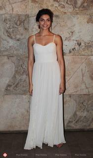 Deepika Padukone feet photo thumbnail