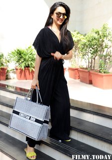 Kiara Advani feet photo thumbnail