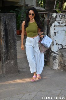 Kiara Advani feet photo thumbnail