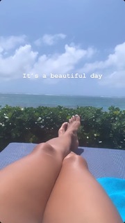 Christina Milian feet photo thumbnail