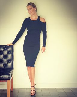 Ali Larter feet photo thumbnail