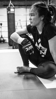 Michelle Waterson feet photo thumbnail