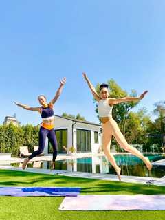 Brie Larson feet photo thumbnail