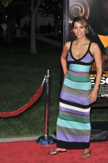 Halle Berry feet photo thumbnail