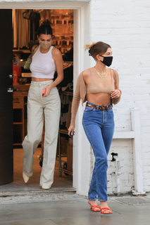 Hailey Bieber feet photo thumbnail