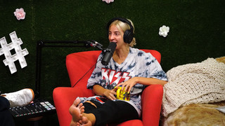 Gabbie Hanna feet photo thumbnail