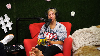 Gabbie Hanna feet photo thumbnail