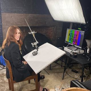Julianne Moore feet photo thumbnail