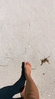 Kino MacGregor feet photo thumbnail