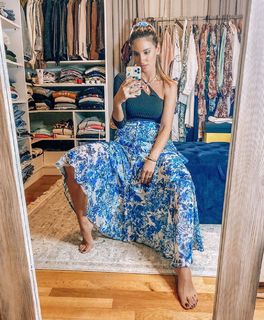 Athina Oikonomakou feet photo thumbnail