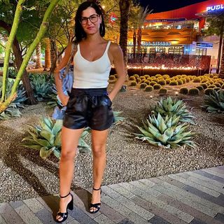 Megan Olivi feet photo thumbnail