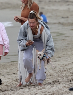 Hailey Bieber feet photo thumbnail