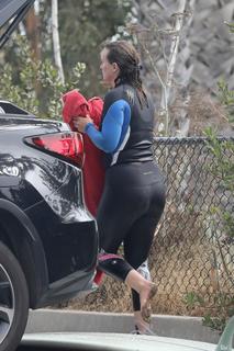 Leighton Meester feet photo thumbnail